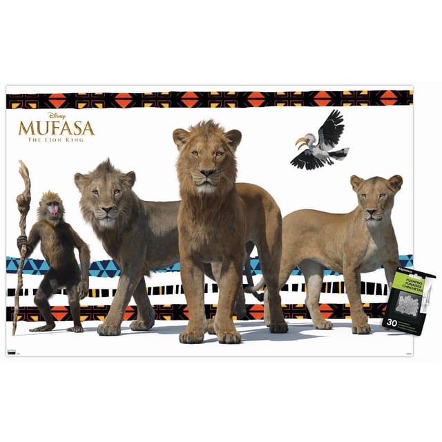 Disney Mufasa : Le Roi Lion - Affiche Murale de Groupe Mettant en Vedette un Lion Mâle Adulte Orienté vers l'Avant avec une Crinière, une Lionne à Droite, un Jeune Lionceau vers la Gauche, un Babouin Tenant un Bâton à l'Extrême Gauche, et un Oiseau Cornet Volant au-Dessus, le Tout sur Fond Blanc avec des Bordures Géométriques à Motifs Noir, orange et Bleu, Idéal pour la Déco de la Maison et la Décoration de Fête.