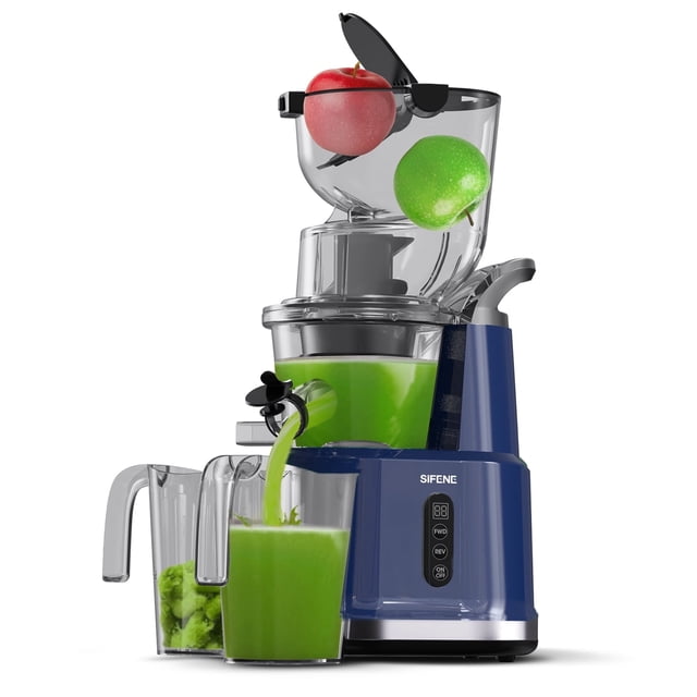 SiFENE Extracteurs de Jus à Pression à Froid 200 W en Bleu avec un Système à Double Goulotte de 83 mm de Large pour fruits et Légumes Entiers. l'Extracteur de Jus Présente un Dessus transparent avec des Pommes Chargées, un Bec Verseur Versant du Jus Vert dans un Contenant, et un Panneau de Commande Numérique avec des Boutons pour le Fonctionnement. Conçu pour la Préservation des Nutriments avec une Technologie d'Écrasement Lent de 60 Tr/min, Fonctionnement Silencieux à Moins de 60 dB, et des Composants Sans BPA pour un Rendement Élevé