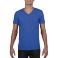 thumbnail image 4 of Gildan T-Shirt à Manches Courtes à Col en V Style Doux pour Hommes, 4 of 5