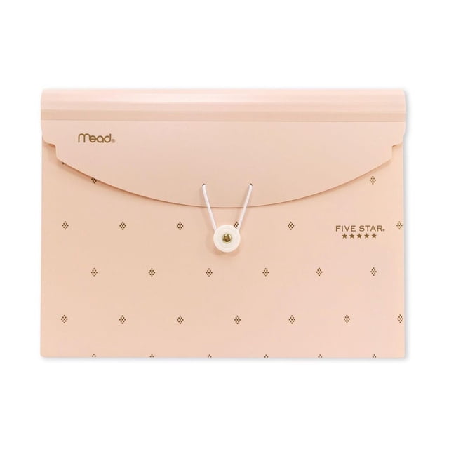 Five Star® Style Classeur Extensible à 6 Pochettes Couleur Pêche Pâle avec Motif en Losanges, Doté d'Une Seule Pièce Renforcée et d'Une Fermeture à Cordon et Bouton, de logos Mead et Five Star, Conçu pour un Rangement de Documents Sécurisé et Organisé avec Étiquetage Facile.