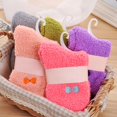 thumbnail image 4 of Chaussettes à Moins de 5 $ Rouges Colorées Femmes Chaussettes de Lit Douces Hiver Chaudes Pantoufle Chaussette en Molleton, 4 of 4