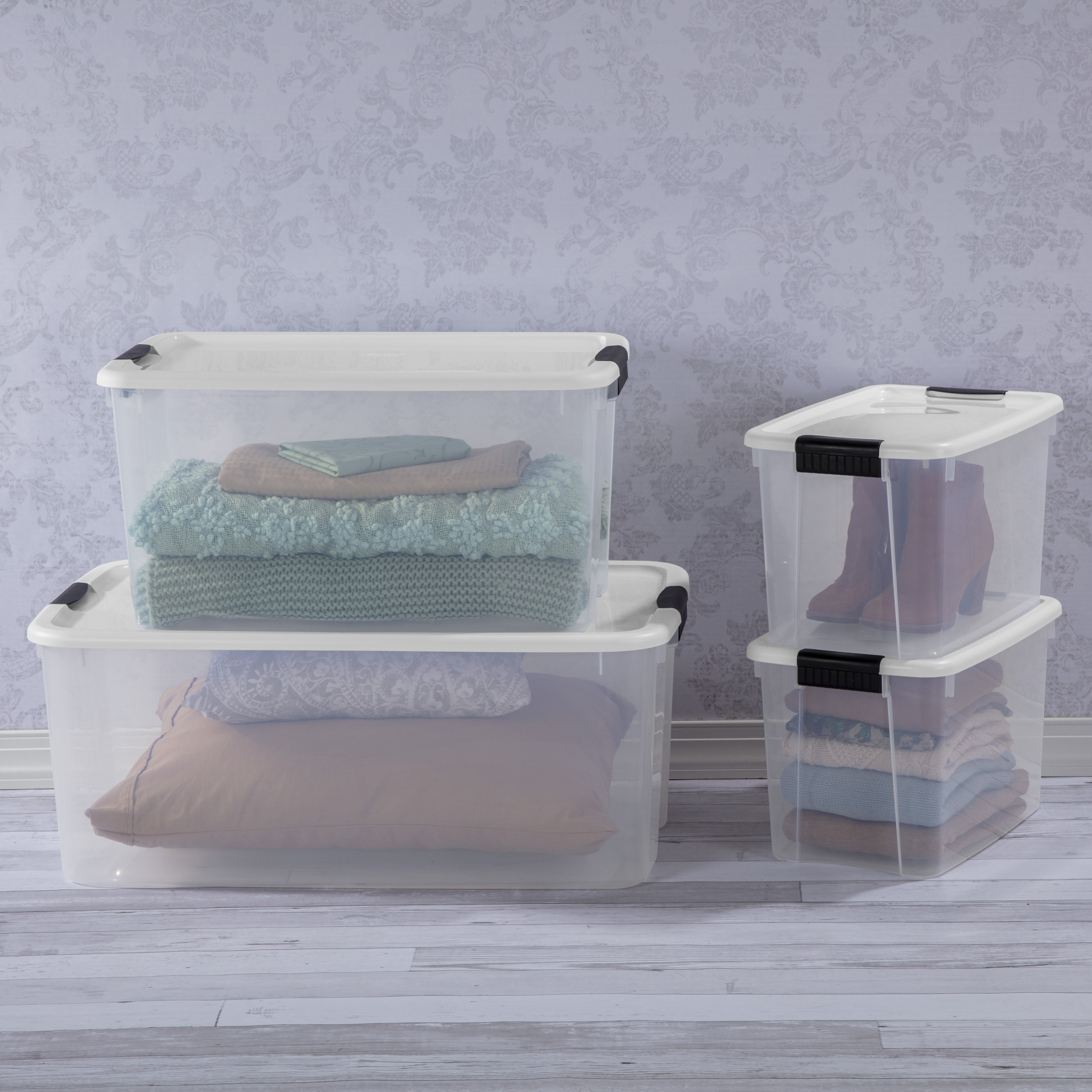 Sterilite 28 L Bac à loquets, petit bac de rangement en plastique transparent durable avec couvercle et loquets noirs robustes, 4 Pk