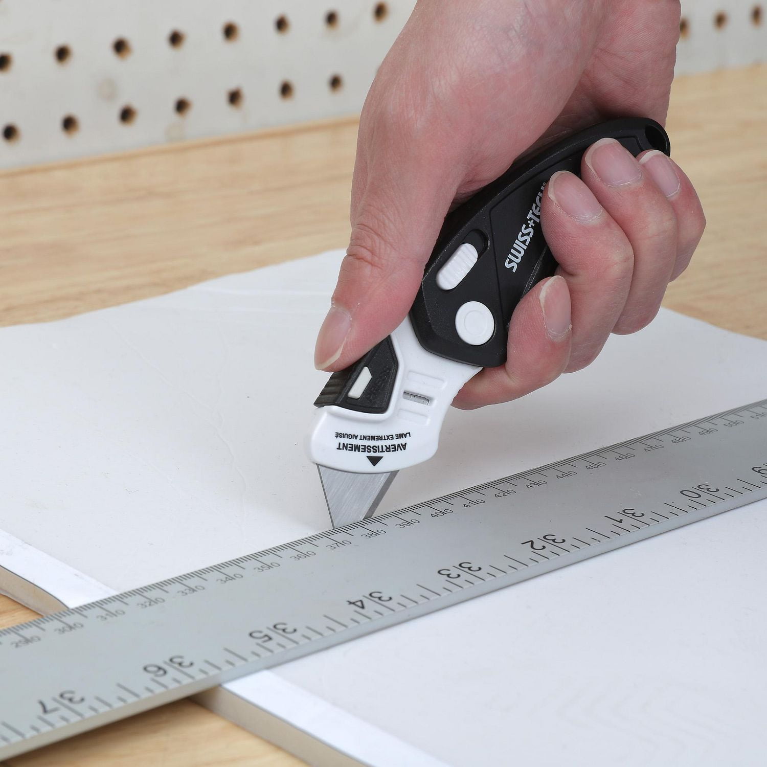 Couteau utilitaire pliant Swiss Tech, EDC pliable taille compacte, mécanisme de libération rapide