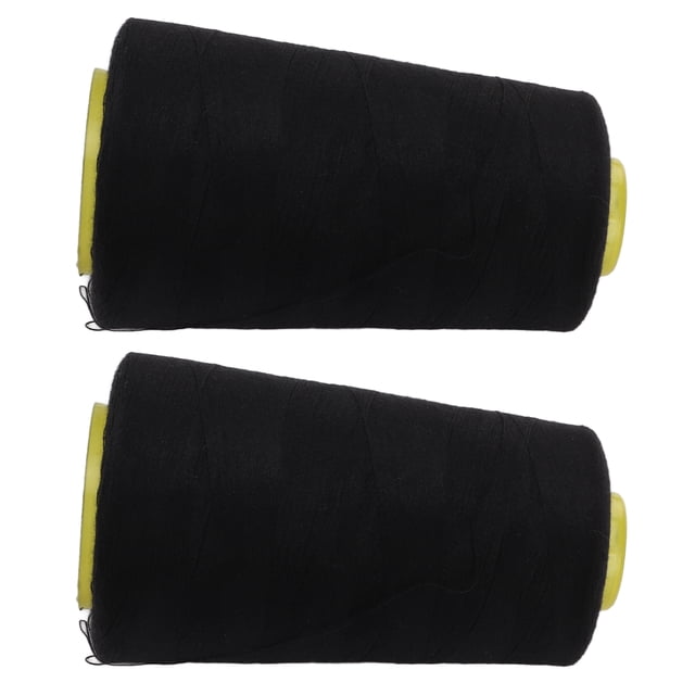 Deux Bobines de Fil à Coudre Dewin, 402 Fils de Surjeteuse Noirs, en Matériau polyester de Qualité Supérieure. Chaque Bobine Mesure Environ 3000 yards de long et Est Conçue pour une Haute Résistance à la Traction, Ce Qui la Rend Adaptée au Matelassage, au Surjetage, au Surblocage et à d'Autres Travaux de Couture. les Fils Sont Affichés à l'Horizontale avec des Noyaux Jaunes Visibles.