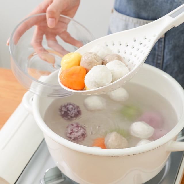 UsRHHA Passoire-Cuillère à Long Manche avec Pinces, Passoire de Cuisine Multifonction Résistante à la Chaleur, Écumoire à Soupe avec Trou de Suspension pour un Rangement Facile
