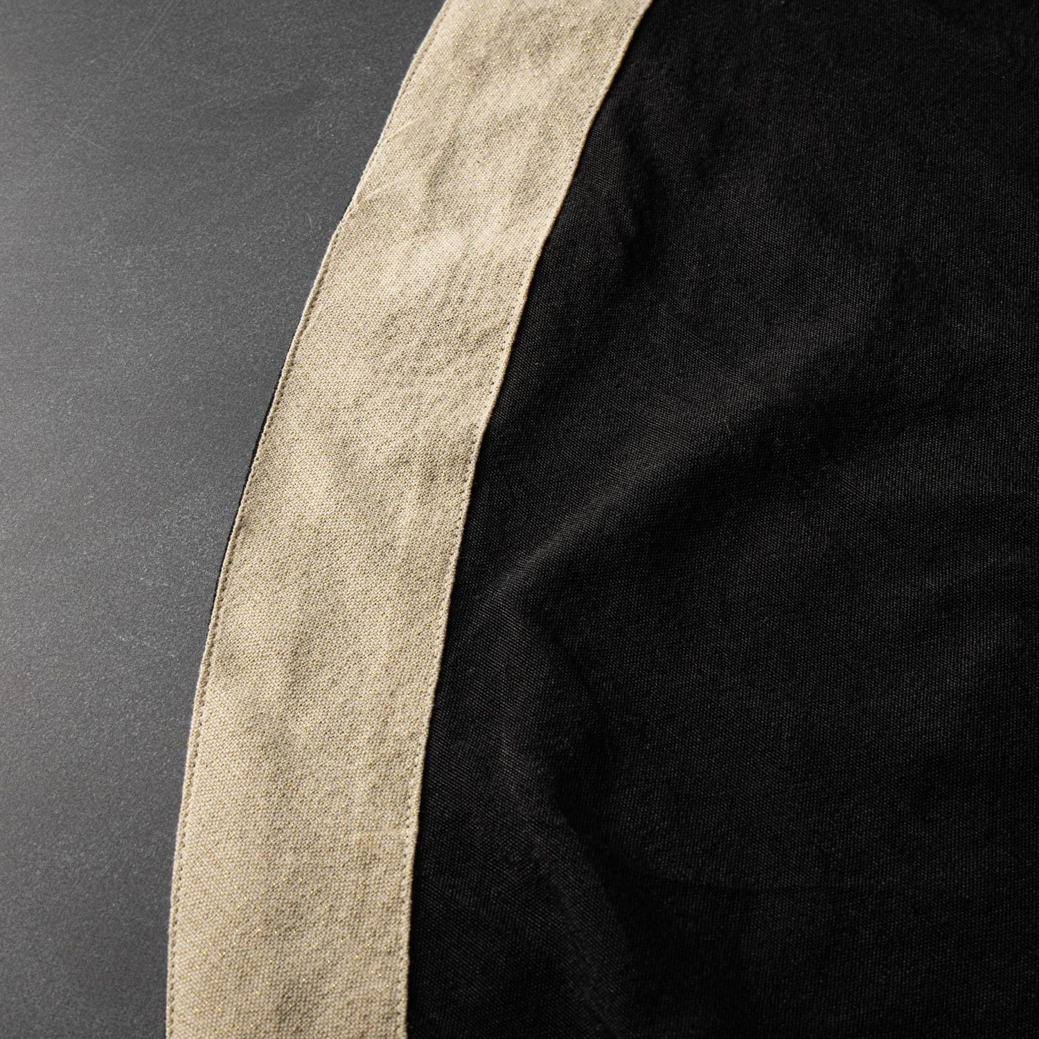 Thyme & Table Nappe ronde 70", noir et doré