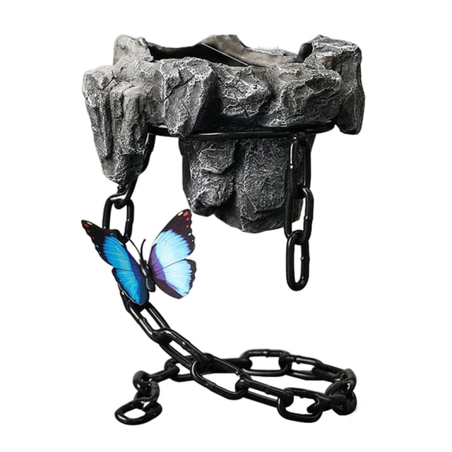 Pot de Fleurs Jardinière en Résine, Pot de Plante pour Jardin et Pendaison de Crémaillère. Jardinière Décorative de Style Rocher en Résine avec un design Gris et Texturé Façon Roche. Comprend une Chaîne en Fer Noire en Ficelle pour un Effet Lévitant et un Ornement Papillon Bleu Vif. Conçue pour les Petites Plantes d'Intérieur comme les Bonsaïs Ou les Orchidées, avec des Trous de drainage pour une Circulation d'Air Appropriée et une Croissance Saine. Convient à la Déco de la Maison, du Bureau Ou de la Table.