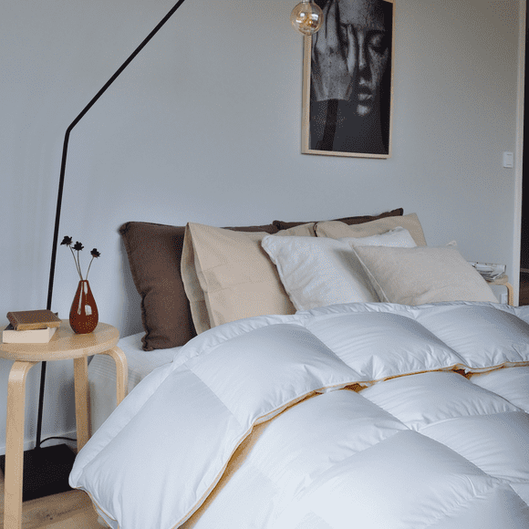 Highland Feather 750 Fill Power Hungarian White Goose Down Duvet 500TC Pure Cotton Casing with Corner Ties MOSTAR , All Season, King, 40 OZ