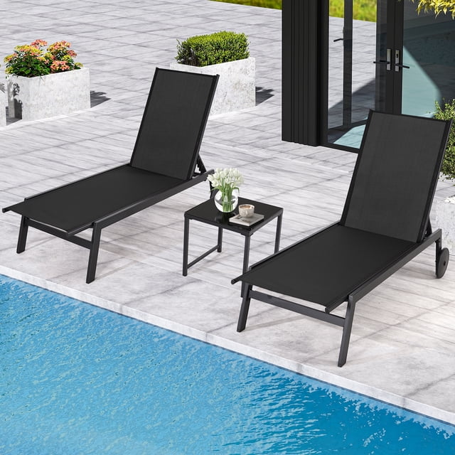Yoleny Chaise Longue de Patio avec Roues, Ensemble de 2 Chaises Longues d'Extérieur avec Dossier Réglable, Chaises Longues de Piscine en Textilène Imperméable avec Table d'Appoint pour Patio, Bord de Piscine, Terrasse, Noir