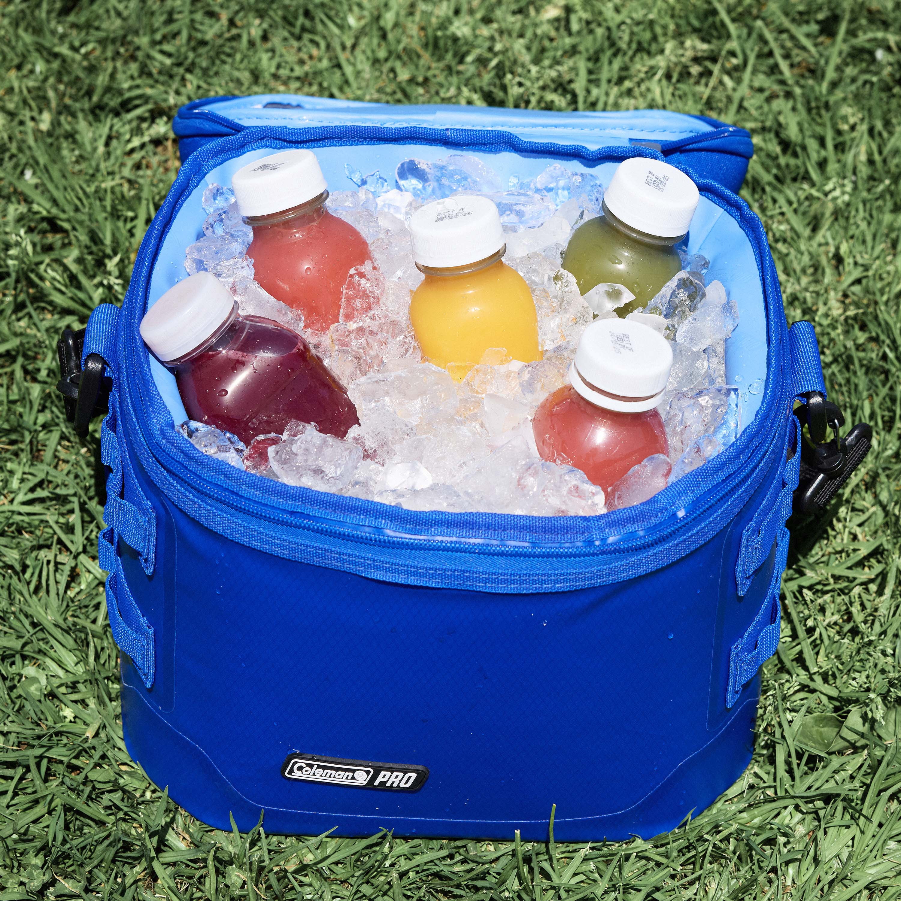 Coleman Pro 24 Can Premium Soft Cooler Lunchbox, 8.5 L (9 qt) Fully Insulated Lid & Body Stays Cold up to 35 Hours, Great for Camping, Parties, Sports, Concerts, Lunches & More