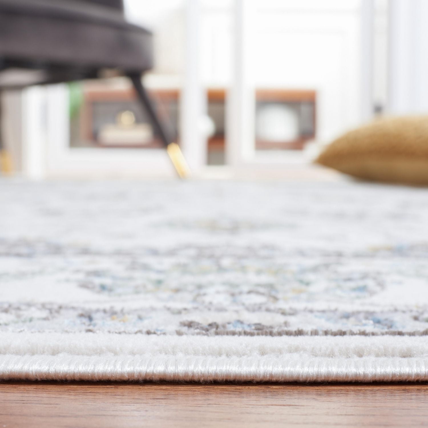 SAFAVIEH Bel Air Bronagh Traditional Area Rug