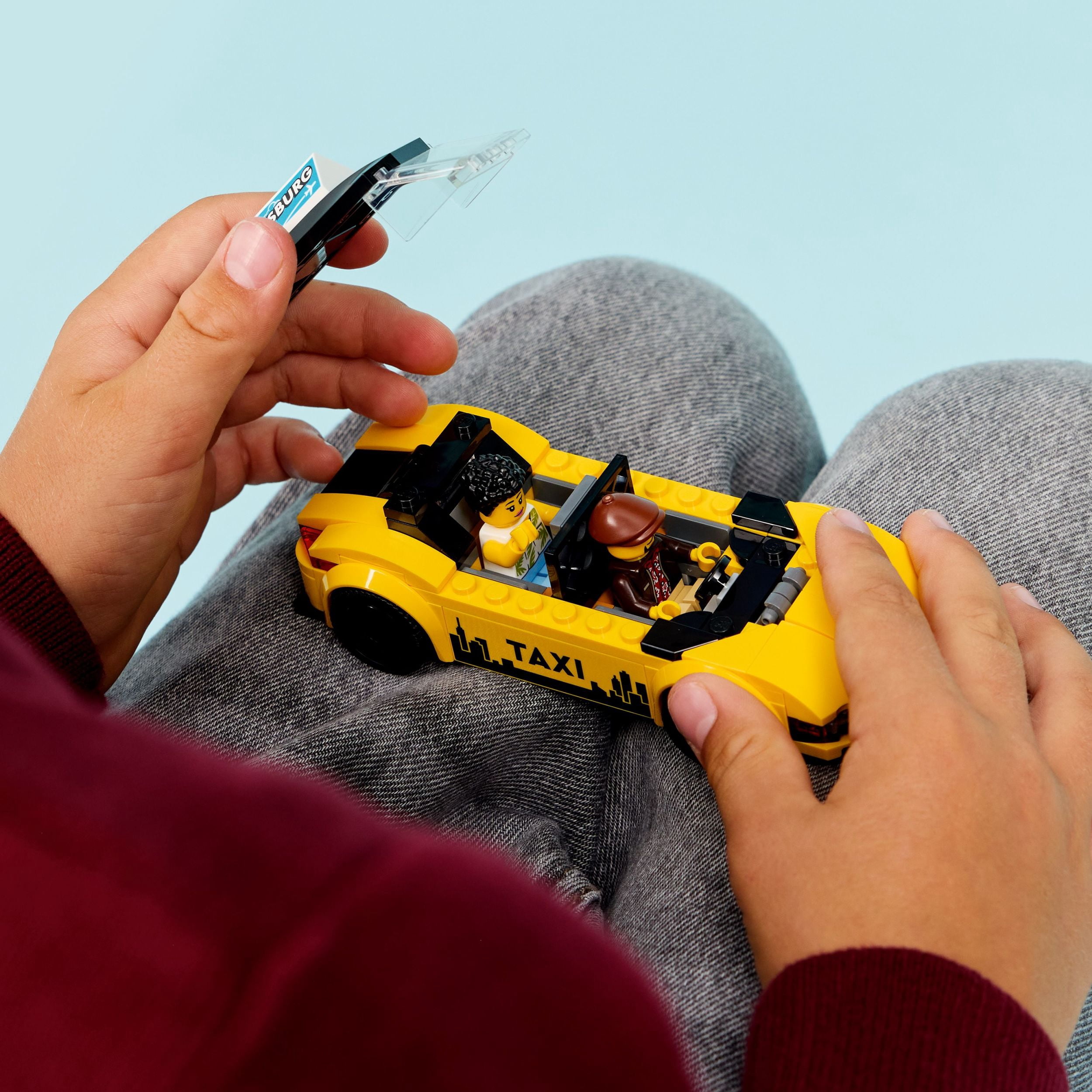 LEGO City Le taxi jaune – Ensemble de construction avec 2 figurines – 60487