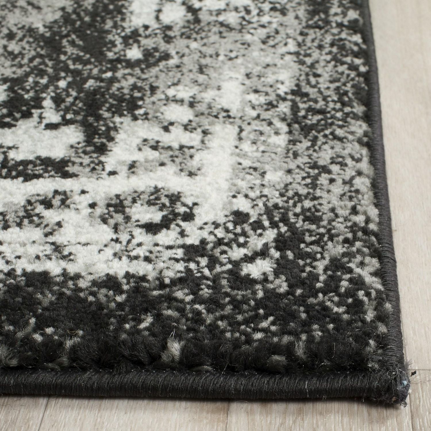 Safavieh Evoke Trena Traditional Area Rug