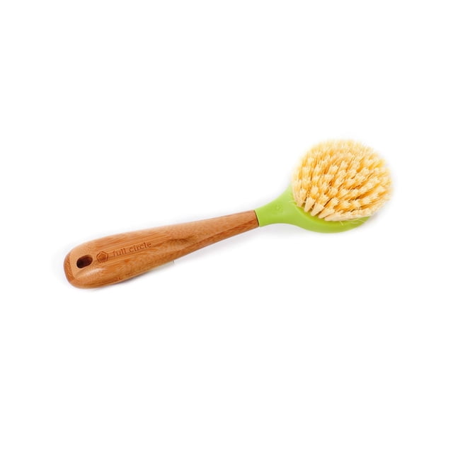 Full Circle Be Good Brosse à Vaisselle avec Manche en Bambou de 23 cm Gravé du Nom de la Marque, Poils en Plastique Recyclé Jaune Pâle, et Tête en Plastique Verte avec Grattoir Intégré pour Dégâts Cuits sur le Pouce, Idéale pour un Nettoyage de Cuisine Écoresponsable.