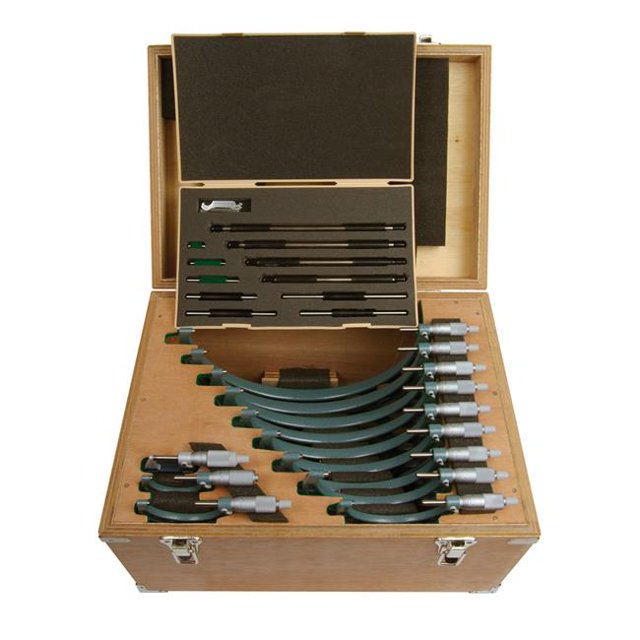 Mitutoyo 0-12 in. 12 Mics & 11 Standard Micrometer Set