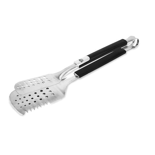 Outil BBQ Tout-en-un Pit Boss à Toucher Doux, Doté d'Une Spatule et d'Une Pince à Double Tranchant en Acier Inoxydable avec Spatule Plate Perforée, Bord Dentelé pour Attendrissement, Poignées Noires à Toucher Doux, Languette de Verrouillage, Ouvre-Bouteille Intégré et Grande Boucle de Suspension pour Rangement Suspendu.