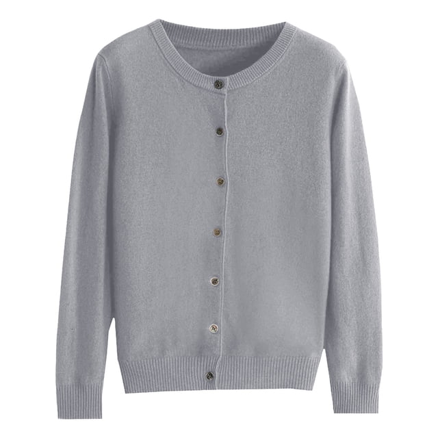 Hontri Cardigans pour Femmes Légers à Moins de 15 $, Cardigan Basique pour Femmes à Col Rond, Manches Longues, Boutonné, Gris, Taille M. Ce Cardigan Présente une Matière en Fibre Acrylique Douce avec une Légère Extensibilité, un Col Rond Classique et un devant Boutonné. Conçu pour le Confort et le style, Il Convient au Printemps, à l'Automne et à l'Hiver. Le Cardigan a des Poignets Côtelés et un Ourlet pour un Ajustement Serré, le Rendant Idéal pour un Usage Quotidien Décontracté, le Magasinage Ou les Voyages.