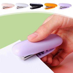 YYV Mini Compact pour accumulateur portatif 50-Staple Capacité Pocket Stapler sans effort Opération à une main Convient 24/6 26/6 Staples Léger Bureau de l'école Maison Portable Stapleur Voyage essentiel