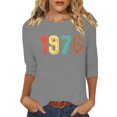 thumbnail image 2 of Uootdi Hauts pour Femmes Manches 3/4 Col Ras du Cou 1976 Imprimé Arc-en-Ciel Rétro Coupe Décontractée T-Shirts Nostalgiques pour Escapade d'Été Cadeau, 2 of 4