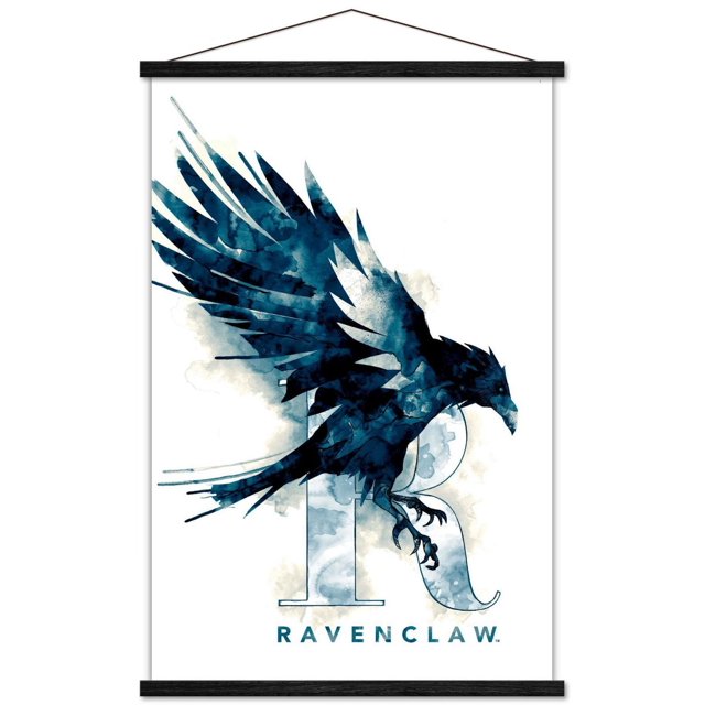 Le Monde des Sorciers : Harry Potter - Affiche Murale du Logo de la Maison Illustrée Serdaigle, 14,725 Pouces x 22,375 Pouces Présente un Corbeau Aquarelle Bleu avec des Ailes Déployées Perché sur une Grande Lettre Translucide R au-Dessus du Mot « Serdaigle » en Majuscules Bleues, Imprimé sur Papier d'Affiche Lustré avec un Cadre en Bois Noir et une Corde Suspendue, Idéal pour l'Art Mural et la Déco Intérieure.