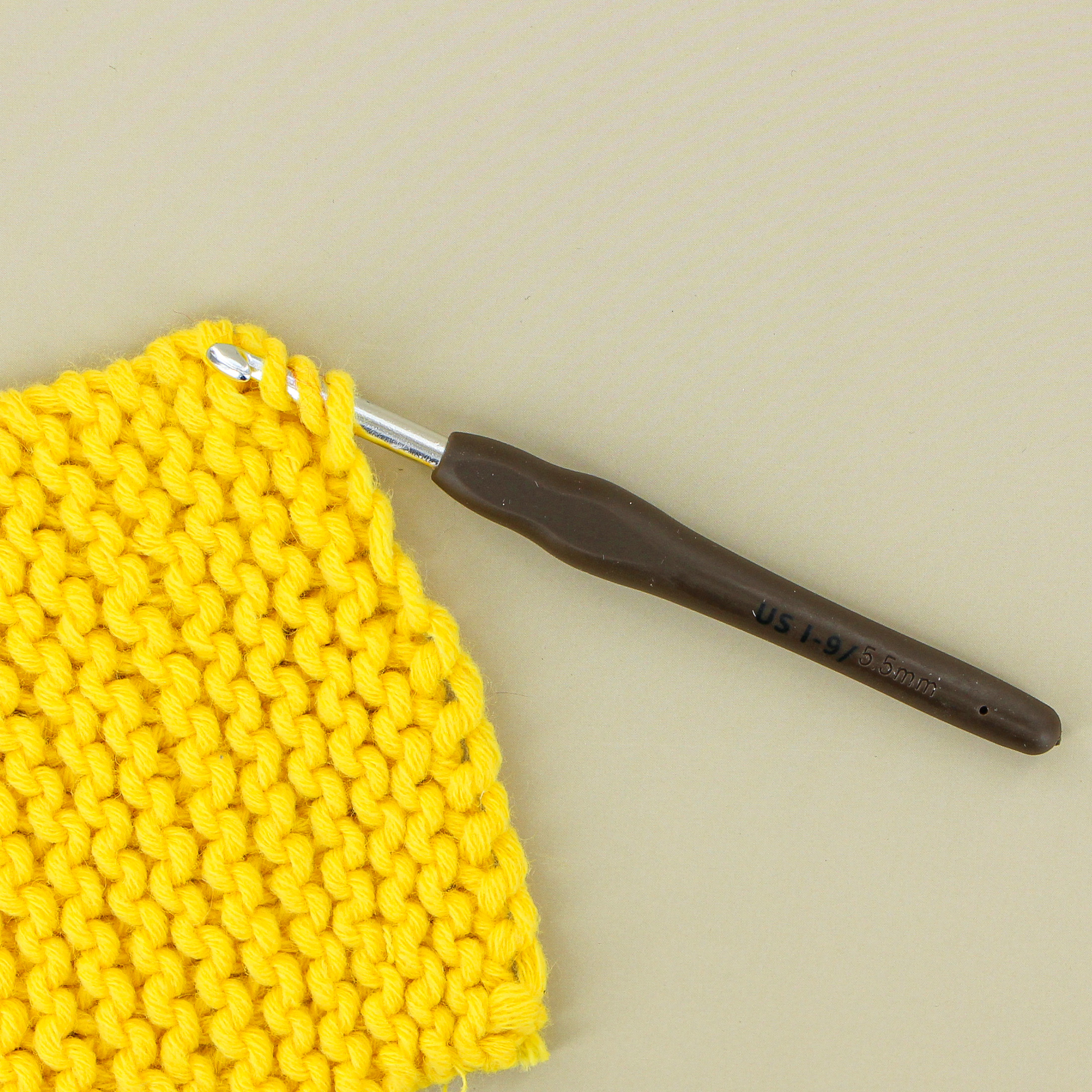 LOVE KNITTING Crochet à prise ergonomique, 14 cm (5,5 po), 5,5 mm (US I-9)