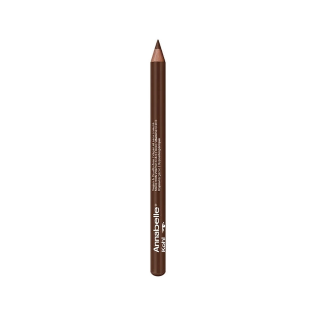 Annabelle Traceur pour les yeux Kohl Mat, 134 Café Noir. Crayon eyeliner Kohl Mat en café-noir Profond avec Pointe Aiguisée et Noyau de pigment visible; Baril Mince en Bois Imprimé avec Annabelle. Formule Décrite comme Lisse à Glisser, Assez Sèche pour un Contrôle Précis, Longue Tenue avec Couleur intense Performante; Homologué comme Convenant aux yeux Sensibles et aux Porteurs de Lentilles de contact. Utilisé Souvent comme base Estompante pour smoky eye Ou pour Serrer le Trait des Cils.