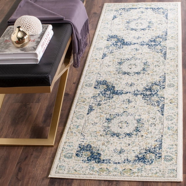 SAFAVIEH Evoke Tapis Coureur Traditionnel à Poils Coupés Doux en Frise Bleu Délavé et Motif floral Crème sur Plancher de Bois Franc à Côté du Banc Noir avec Pattes Dorées et Jeté Plié Violet, Convient aux Zones à Fort Passage.