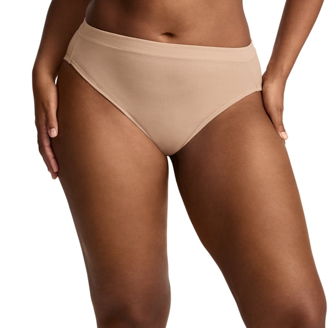 Jockey Culottes Taille Haute Extensibles en Coton pour Femmes, Couleur beige Neutre, avec une Conception à Taille Haute et Couvrance Totale. Fabriquées à Partir de 95 % Coton et 5 % Élasthanne pour la Respirabilité et l'Étirement, Ces Culottes Offrent un Confort Qui Évacue l'Humidité et une Coupe Ajustée. l'Image Montre une Vue de devant Gros Plan du Produit Porté, Mettant en Valeur le Tissu Lisse et la Taille Élastique. Convenant au Sport Ou au Quotidien.
