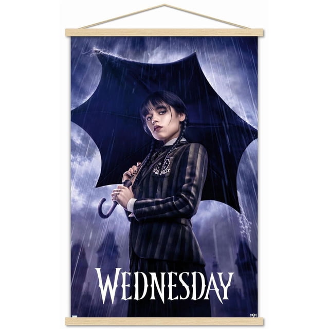 Wednesday - Affiche Murale d'Une Feuille, 22,375 Po x 34 Po Représentant une Figurine dans un blazer à Rayures Sombres Tenant un Parapluie Noir en Forme d'Aile de Chauve-Souris sous une Forte Pluie avec un Ciel Orageux et des silhouettes d'Architecture Gothique, Présentant le Titre « Wednesday » en Police Gothique Blanche au Bas, Idéal pour la Décoration Murale de Chambre Ou de Bureau.