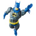 thumbnail image 3 of Batman : Knightfall – Batman (Croisé Chevalier) MAFEX Figurine d'Action, 3 of 15