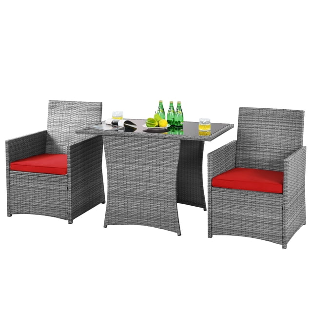 Patiojoy Ensemble de Meubles de Patio en Rotin 3 Pcs avec une Finition en Rotin Gris Mélangé, Incluant Deux Chaises avec Coussins Rouges et une table Rectangulaire avec un Dessus en Verre Trempé. Conçu pour une Utilisation Extérieure sur patios, Jardins Ou Balcons, Offrant Confort et Durabilité.