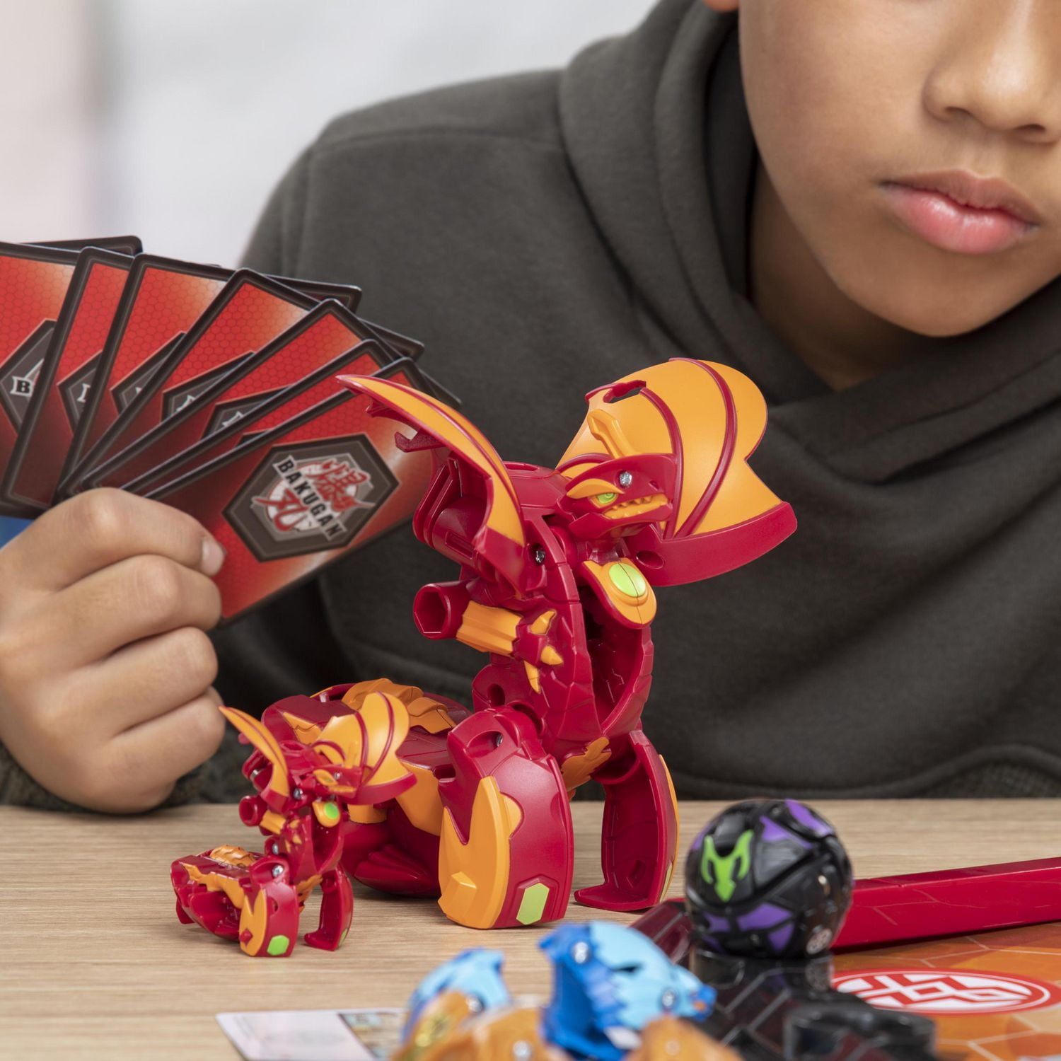 Bakugan Deka, Fusion Pegatrix x Gillator, Figurine transformable géante à collectionner, pour les enfants à partir de 6 ans