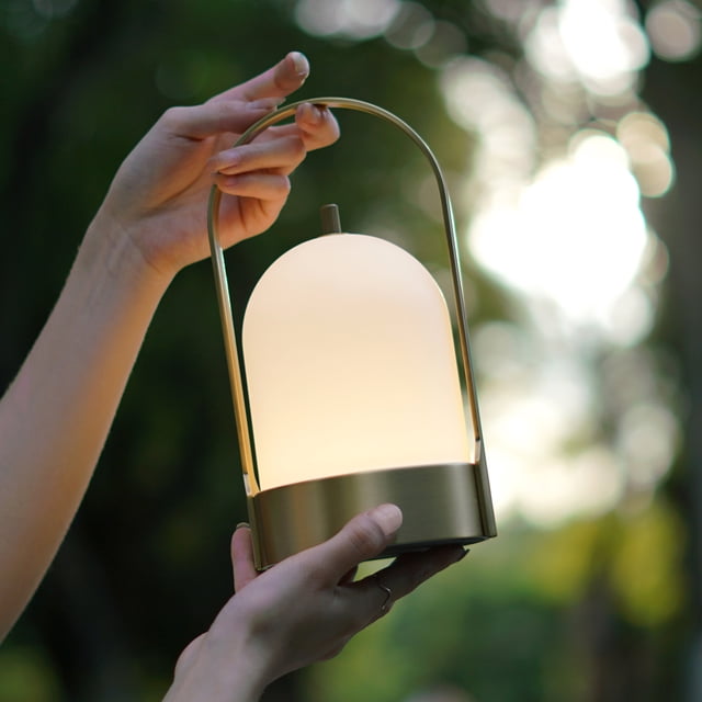Tubicen Lampe DEL Portable avec Port USB, Lampe de Table Tactile à 3 Niveaux Réglables, Lampe de Chevet Alimentée par Batterie 4000 mAh, Poignée Lisse Confortable à Tenir pour Chambre, Camping, Randonnée, BBQ