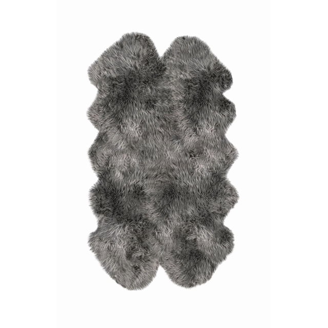NEW ZEALAND SHEEPSKIN QUATTRO RUG 4 Pieds X 6 Pieds en Gris avec une Fourrure de Peau de Mouton Naturelle et dense et une Forme Irrégulière de Trèfle, Montré Plat sur Blanc. Présente un Endos Antidérapant en Microsuède Doux pour Usage Intérieur, Ajoutant Chaleur et Confort. Convient comme Housse de Siège Moelleuse Ou comme Drapé sur un Meuble.