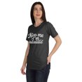 thumbnail image 4 of Inkmeso Embrasse-Moi Je Suis Vaccinée T-shirt Drôle Pro-Vaccin à Col Rond pour Femmes-Dm, 4 of 8