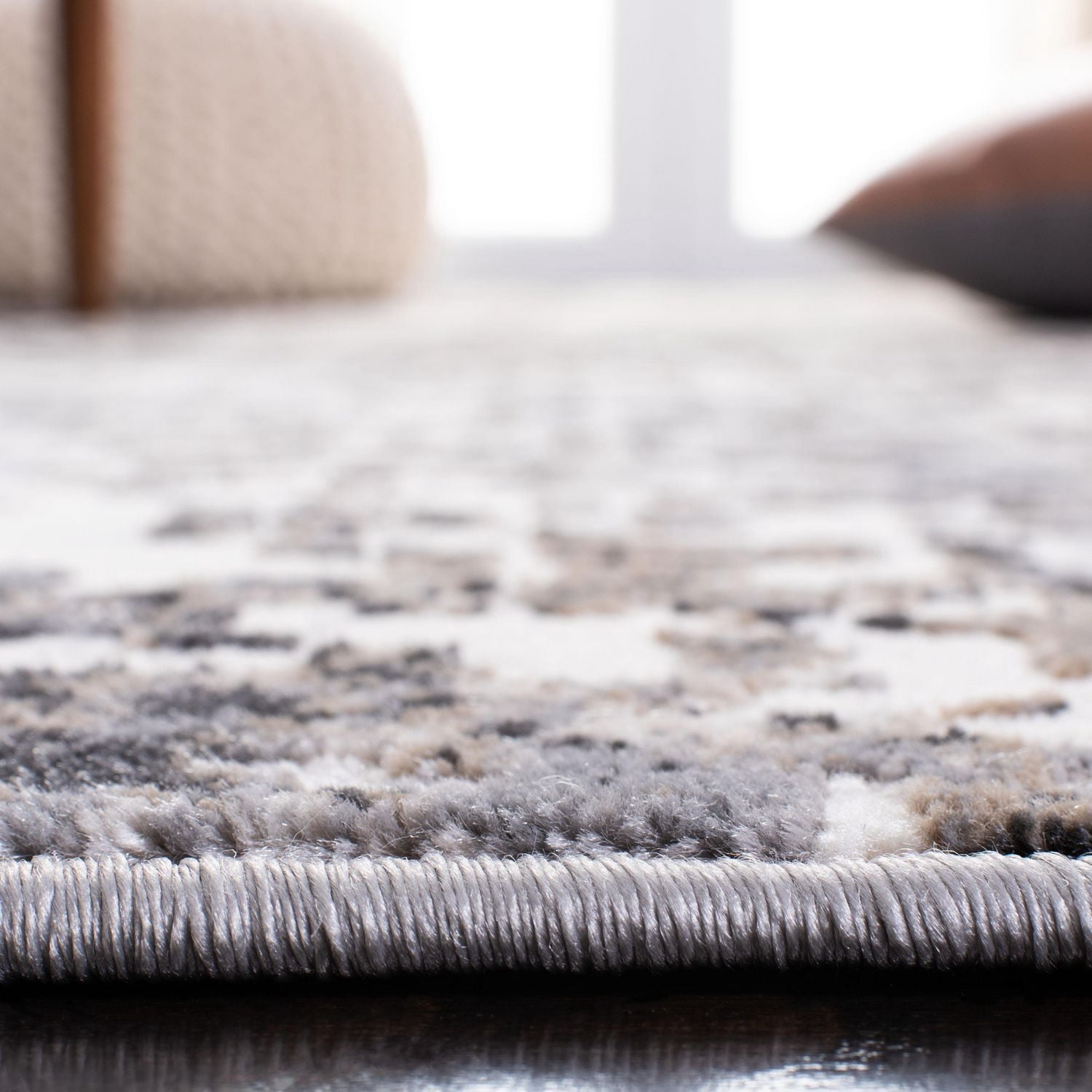 Safavieh Lagoon Lance Abstract Area Rug