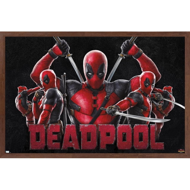 Marvel Deadpool & Wolverine - Affiche Murale Deadpool, 14,725 Pouces x 22,375 Pouces Encadrée, Montrant une Vue Centrée de devant de Deadpool en costume Rouge et Noir Tenant Deux Épées Croisées derrière Sa Tête, Entouré de Quatre Petites Figurines Deadpool en poses d'Action avec des Épées, sur un Fond Noir Texturé avec Grand Texte Rouge Vieilli « Deadpool », Encadré en Bois Foncé, Idéal pour art Mural à la Maison Ou en Résidence Étudiante.