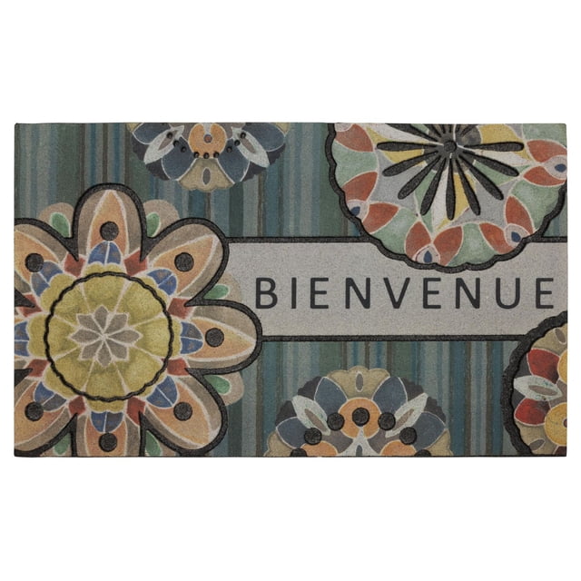 Mainstays Paillasson en Polyester Ludique, 18 Pouces x 30 Pouces, Rectangulaire avec Fond Rayé Sarcelle et Motifs Floraux de Médaillon Colorés en Jaune, orange, Bleu et Vert Atténués. le Centre Présente « Bienvenue » en Lettres Majuscules Noires sur un Panneau Gris Pâle. Fabriqué avec une face en Polyester Résistante aux Taches et un Endos en Caoutchouc Recyclé pour une Utilisation Antidérapante sur les Entrées Intérieures et Extérieures, Idéal pour les Portes d'Entrée et les patios.