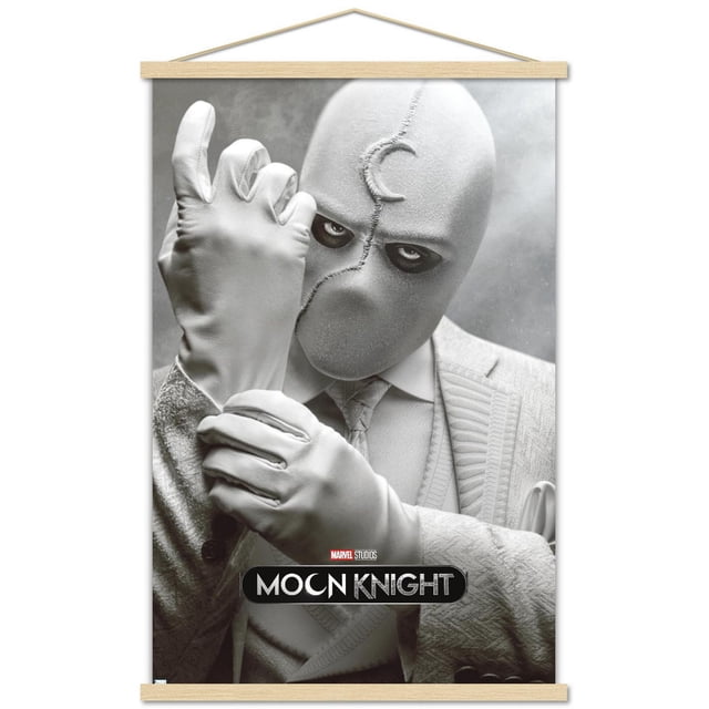 Marvel Moon Knight - Mr. Knight Affiche Murale d'Une Feuille, 14,725 Pouces x 22,375 Pouces, Représentant un Gros Plan monochrome d'Une Figurine en Complet Blanc Texturé avec Cravate, Portant des Gants Blancs et Ajustant un Gant, avec le logo Marvel Studios Moon Knight au Centre Inférieur.