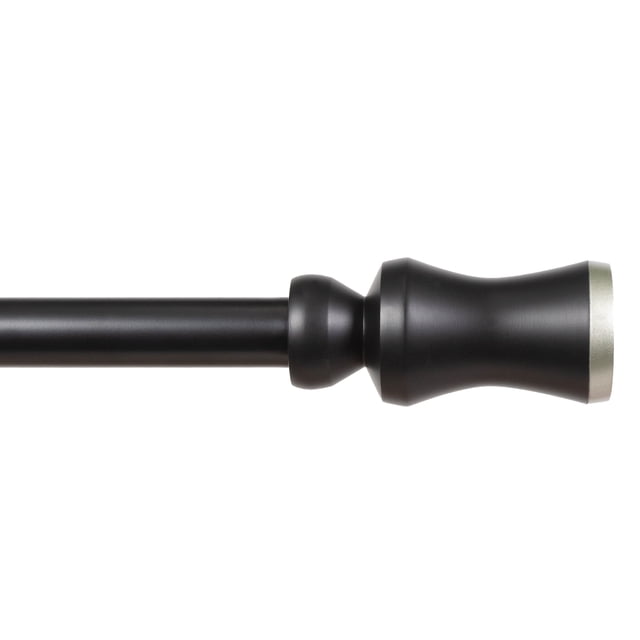Mainstays Tringle à Rideaux Décorative Réglable Lennox de 30 à 84 Po en Noir avec Diamètre de 3/4 Po, avec Fini Noir Mat et Embout Effilé avec accent Argenté, Montrée en Gros Plan sur le Côté, Convient aux Rideaux de Poids Moyen à Lourd.