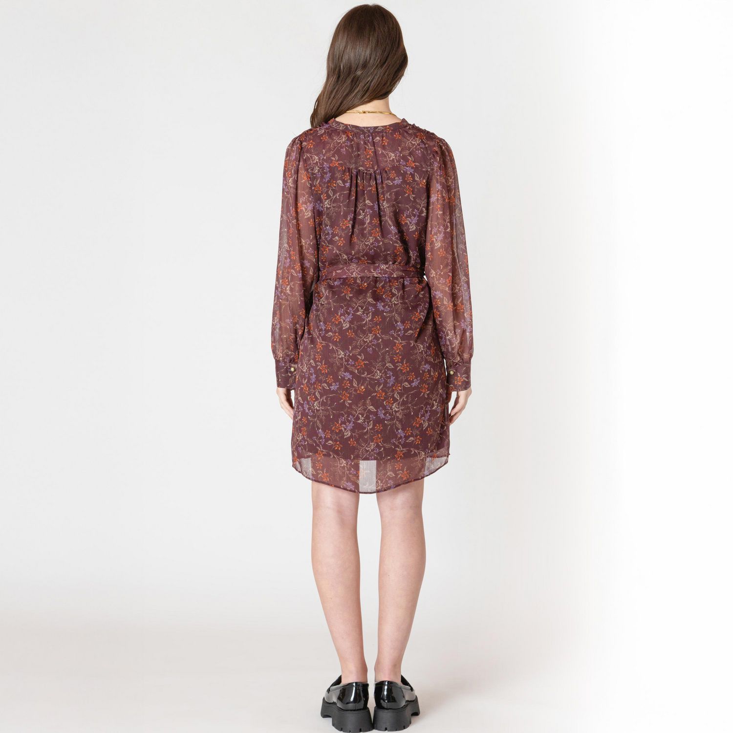 Devoted, Robe à boutons