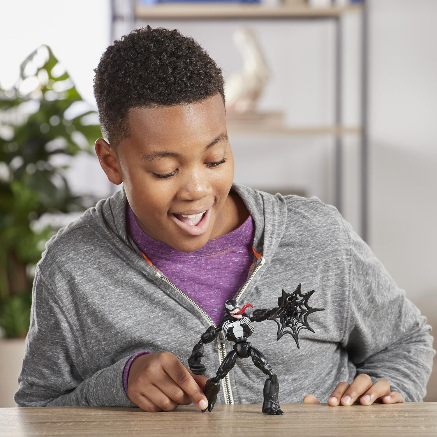 Marvel Spider-Man Bend and Flex - Figurine flexible Venom de 15 cm, incluant accessoire, pour enfants à partir de 6 ans