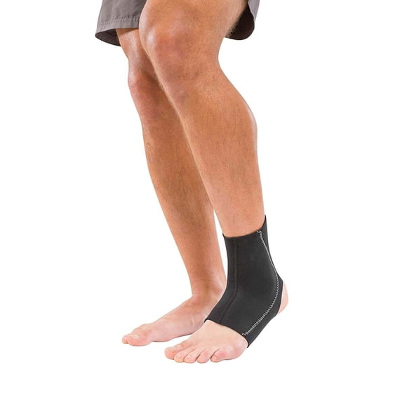 Mueller Sports Medicine Ankle Support (Medium)