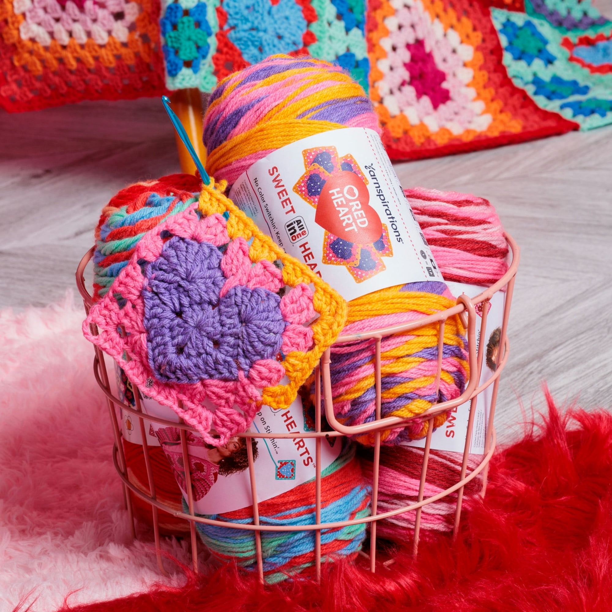 Red Heart® AIO Sweet Hearts™ n° 4 Worsted (Moyen) Acrylique, Primary 250 g / 440 m