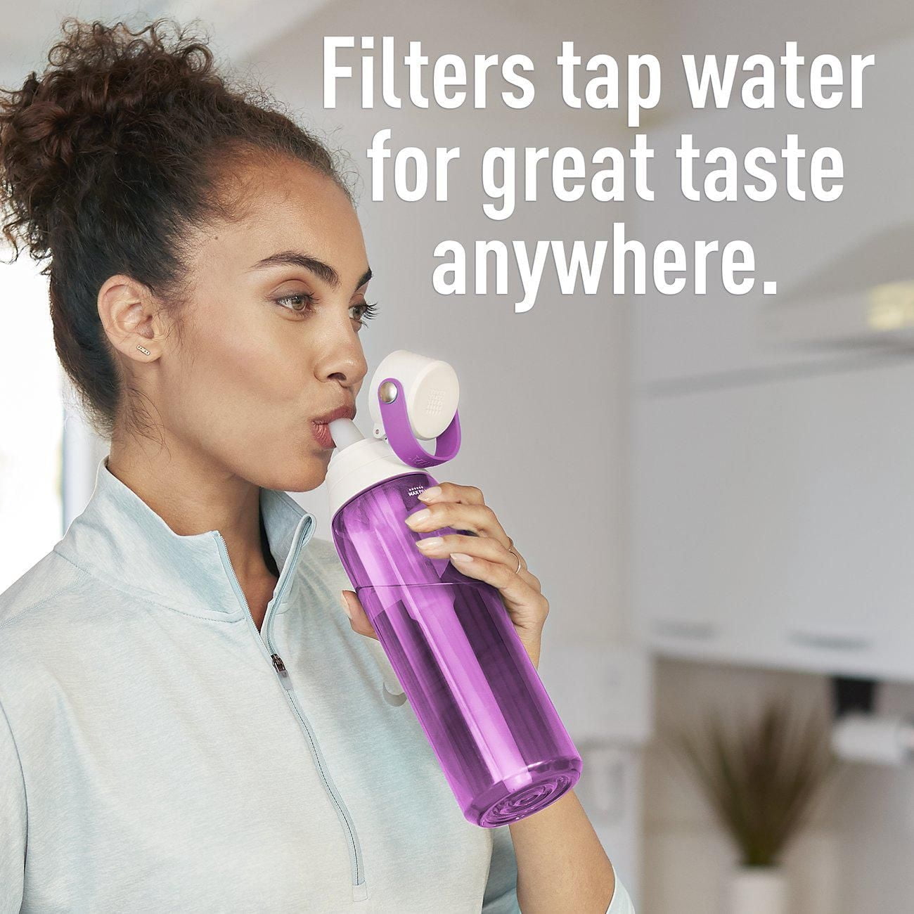 Système de filtration d’eau en bouteille Brita avec paille, anneau de transport pratique et capuchon antifuites, bouteille sans BPA parfaite pour les sports, les voyages ou la randonnée, capacité de 7
