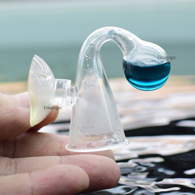 Alician CO2 Diffuse Checker aquarium accessory made of crystal glass, used for monitoring CO2 concentration in fish tanks. The transparent device includes a suction cup for secure attachment and a blue detection solution that changes color to indicate CO2 levels. Suitable for water and grass tank testing.