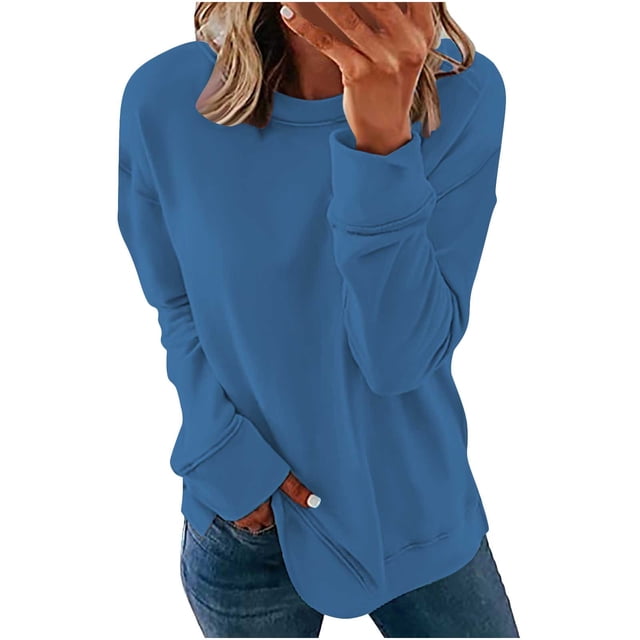 CEHVOM Chandails Décontractés à Manches Longues pour Femmes, Couleur Unie, Col Rond, Chandail Molletonné à Enfiler, Tuniques Amples de Couleur Bleu Uni. le Haut Présente une Coupe Décontractée avec des Manches Longues et une Encolure Ronde, Style Décontracté avec des jeans. Fabriqué en polyester, Il Convient au Port Quotidien en Toutes Saisons. le Modèle Met en Valeur la Tunique dans une pose Orientée vers l'Avant avec une Main dans la Poche.