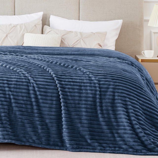 BEDELITE Fleece Blanket Queen Size - 3D Ribbed Jacquard Soft and Warm Decorative Fuzzy Blankets - Cozy Fluffy Plush Lightweight Throw Blankets for Couch Bed Sofa(Navy Blue 90x90 inches)