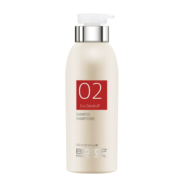 Biotop 02 Eco Shampooing Antipelliculaire 500 ml en Bouteille beige avec Distributeur à Pompe et Étiquette Rouge Affichant « 02 Eco Antipelliculaire ». Ce Shampooing Est Enrichi de Camomille, de pyrithione de zinc et de Provitamine B5 pour Nourrir le Cuir Chevelu et Prévenir les Pellicules. la Bouteille Présente la Marque Biotop Professional au Bas.