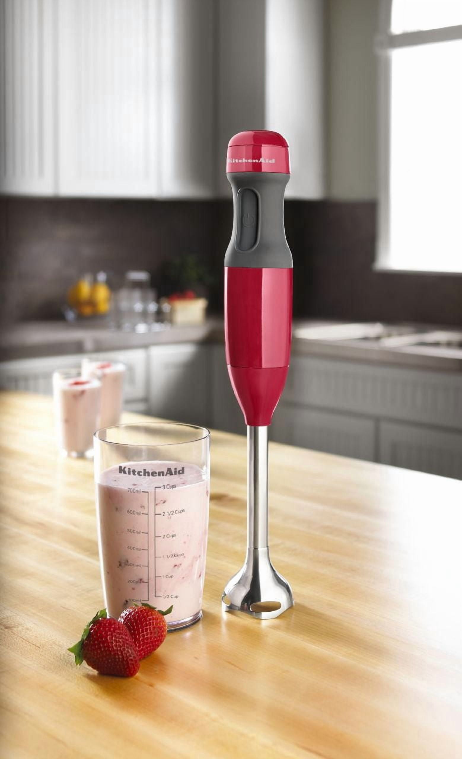Mélangeur à main câblé à 2 vitesses rouge empire avec pichet mélangeur et couvercle KitchenAid, KHB1231ER
